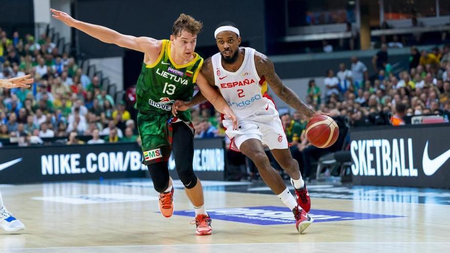 España acaricia la remontada ante Lituania al ritmo de Brown (78-76)