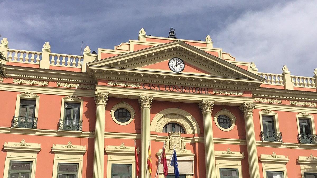 Fachada principal del Ayuntamiento de Murcia.