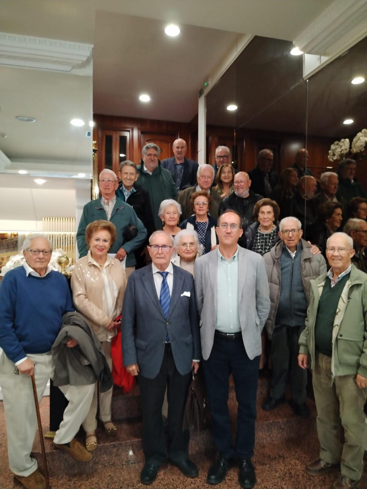 Reunión de Vigueses Distinguidos, presidida por Luis Espada