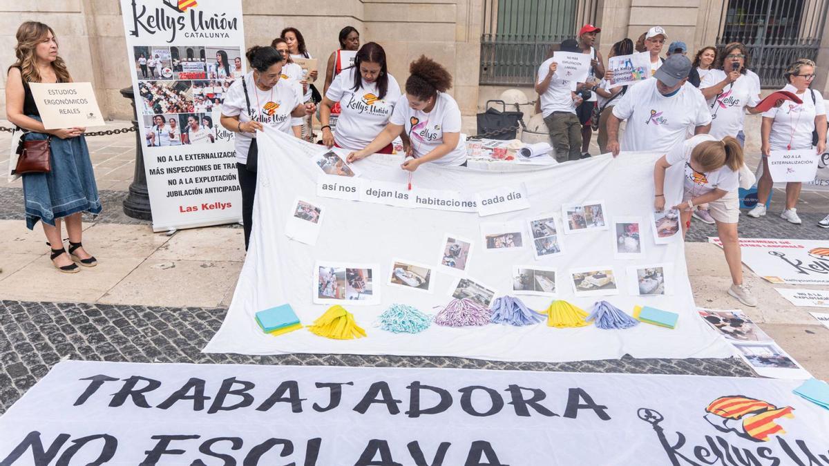 Protesta de camareras de piso para reivindicar mejoras laborales el pasado verano.