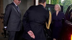La nueva primera ministra de Reino Unido, Liz Truss, llega al Palacio de Balmoral (Reino Unido).