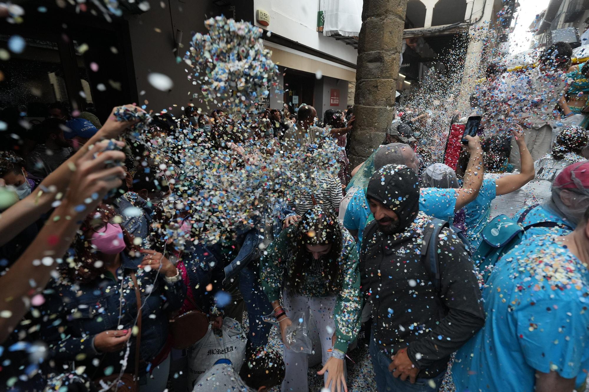 Búscate en el desfile de carrozas y disfraces de l'Anunci de Morella