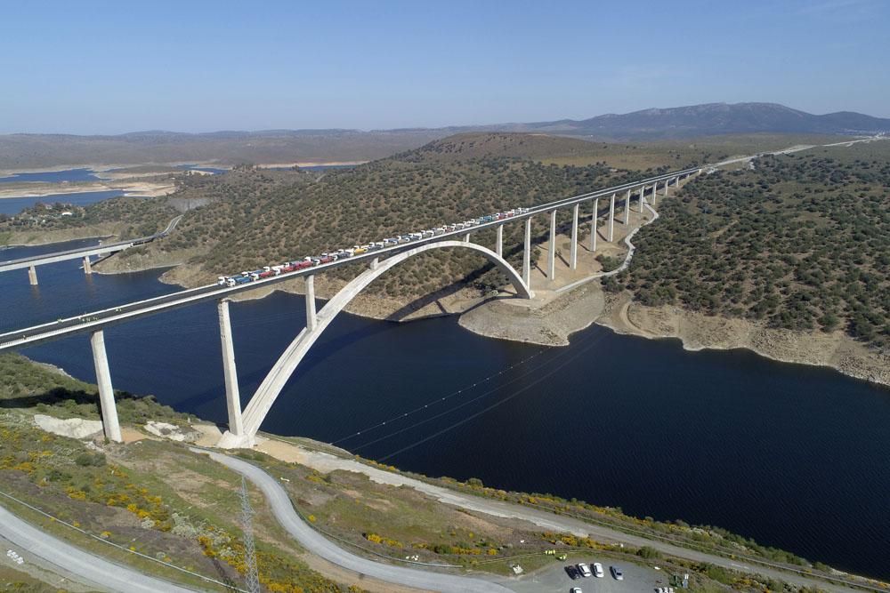 El viaducto del AVE sobre el río Tajo pasa el examen de carga