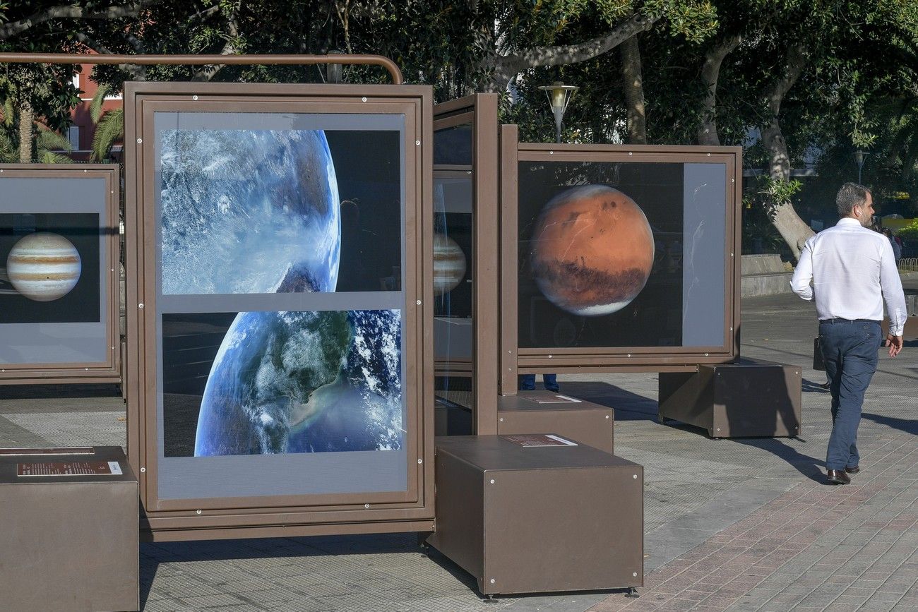 El Parque de San Telmo de Las Palmas de Gran Canaria acoge la exposición 'Otros Mundos', compuesta de 40 imágenes.