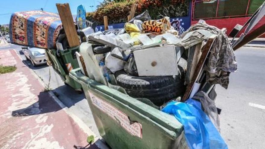 El supervisor de la recogida de basura acusa a la plantilla y a la Policía de dejación de funciones