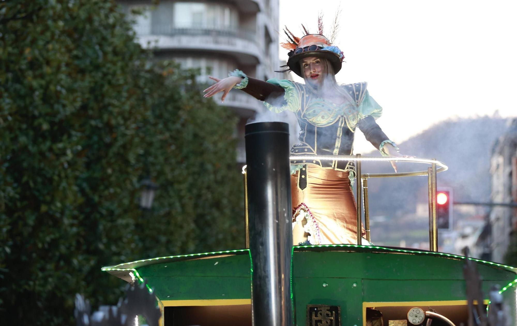 EN IMÁGENES: El Carnaval llena de color y alegría las calles de Oviedo