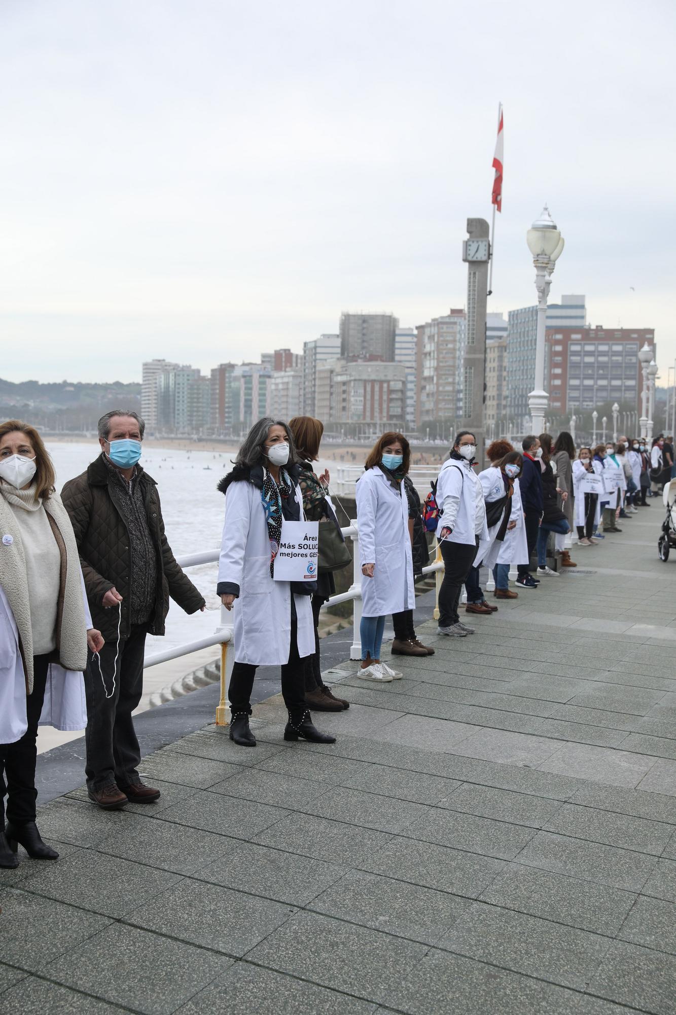 Cadena humana en Gijón por la sanidad pública