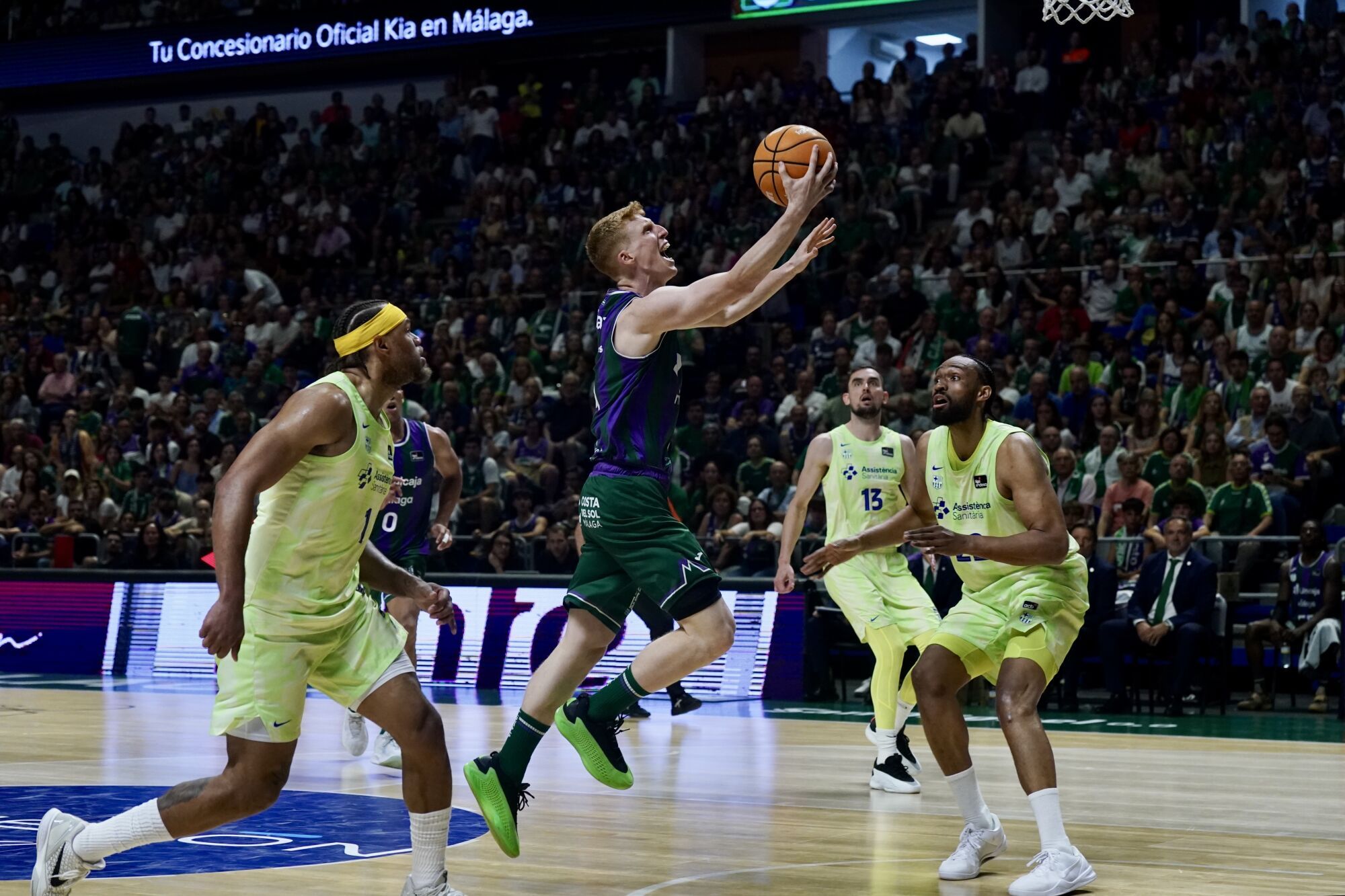 Cuartos de final de la Liga Endesa entre el Unicaja y el Barça