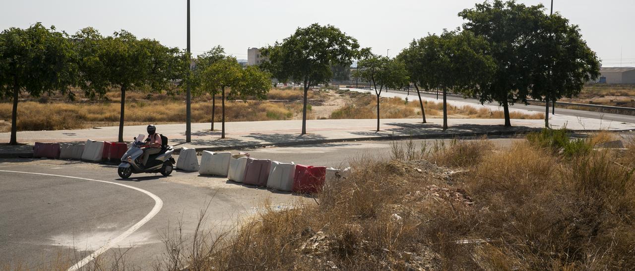 Tramo pendiente de abrir en Vía Parque entre el PAU 1 y Ciudad de Asís