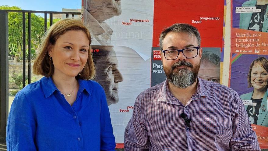 Los candidatos número 1 y 2 de la coalición conformada por Podemos, IU-Verdes y Alianza Verde al Ayuntamiento de Murcia, Elvira Medina y John David Babyack