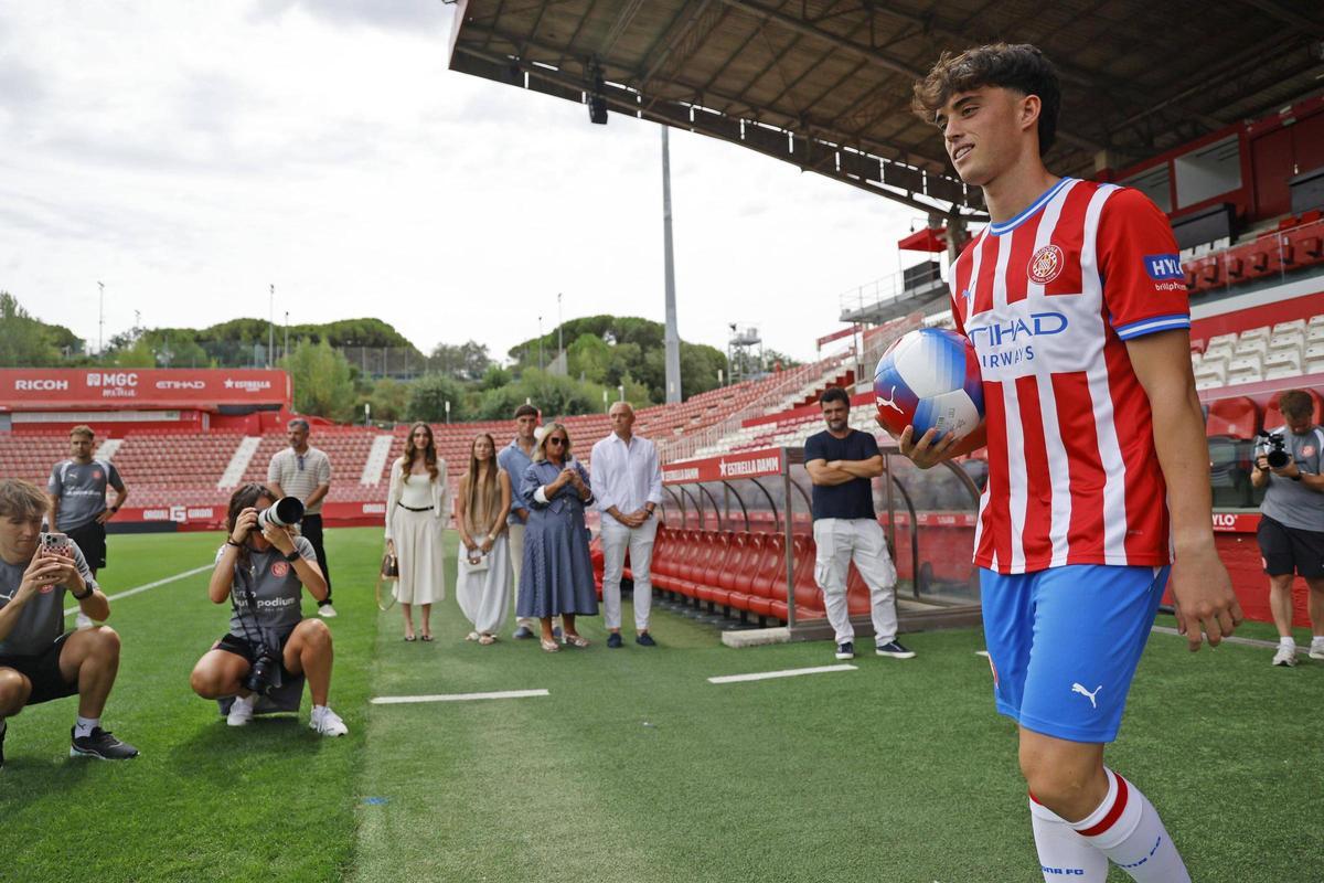 Les imatges de la presentació de Javier Boñar amb el Girona FC Les imatges de la presentació de Javier Boñar amb el Girona FC