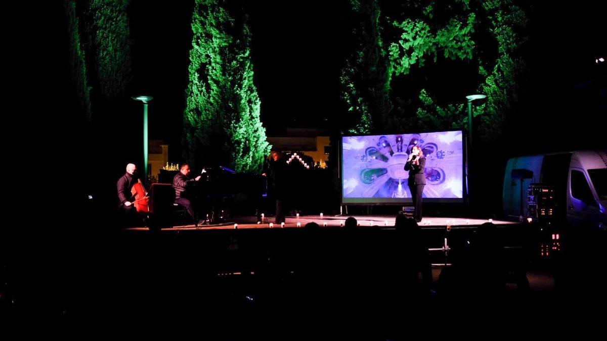 La noche en negro pretende poner en valor el cementerio de Zuera.