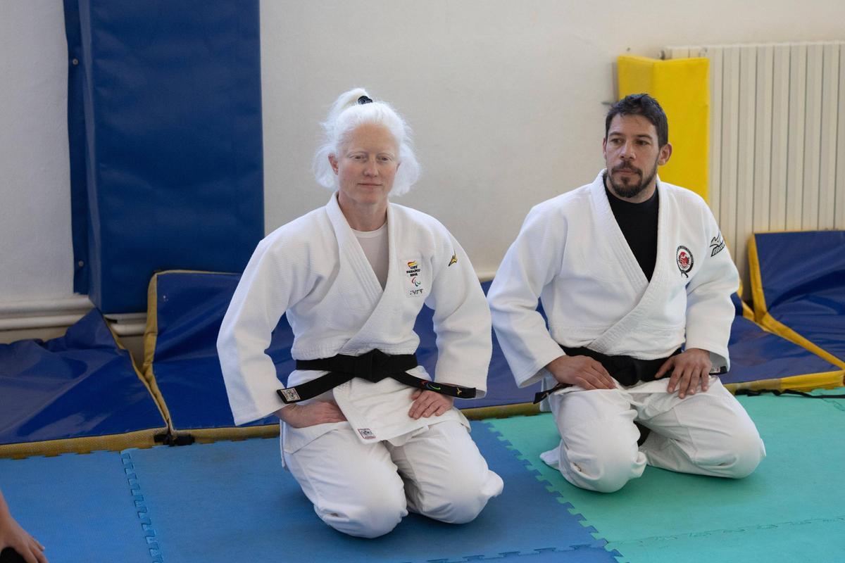 Marta Arce, en una explicación de la actividad de judo en el colegio es Vedrà.