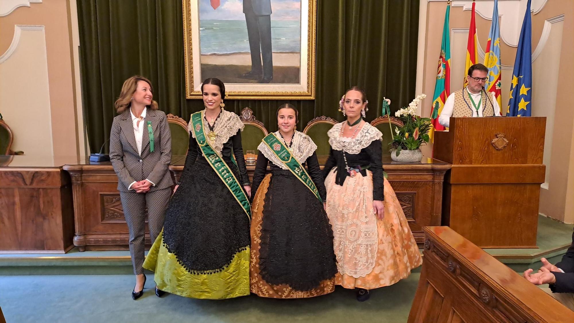 Galería de imágenes: Recepción de las reinas de los pueblos en el Ayuntamiento de Castelló