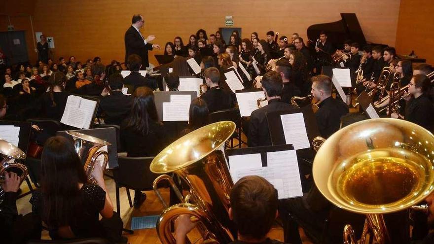 La Banda I del Conservatorio durante el concierto en el que recuperó el pasodoble &quot;Barquerito&quot;. // R. V.