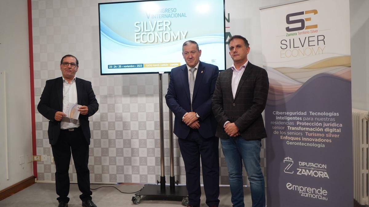 Narciso Prieto, Javier Faúndez y Ramiro Silva en la presentación del V Congreso Silver Economy