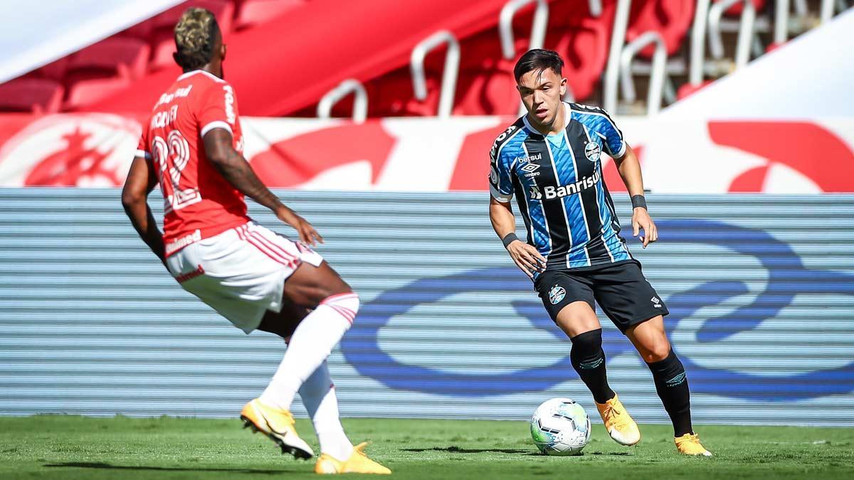 Pepe jugando el clásico Gremio - Internacional