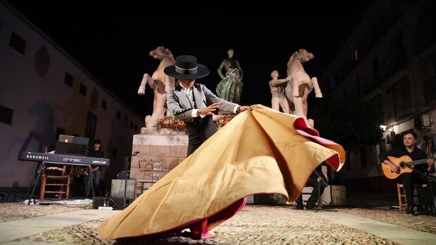 Homenaje poético a Manolete en la plaza Conde de Priego