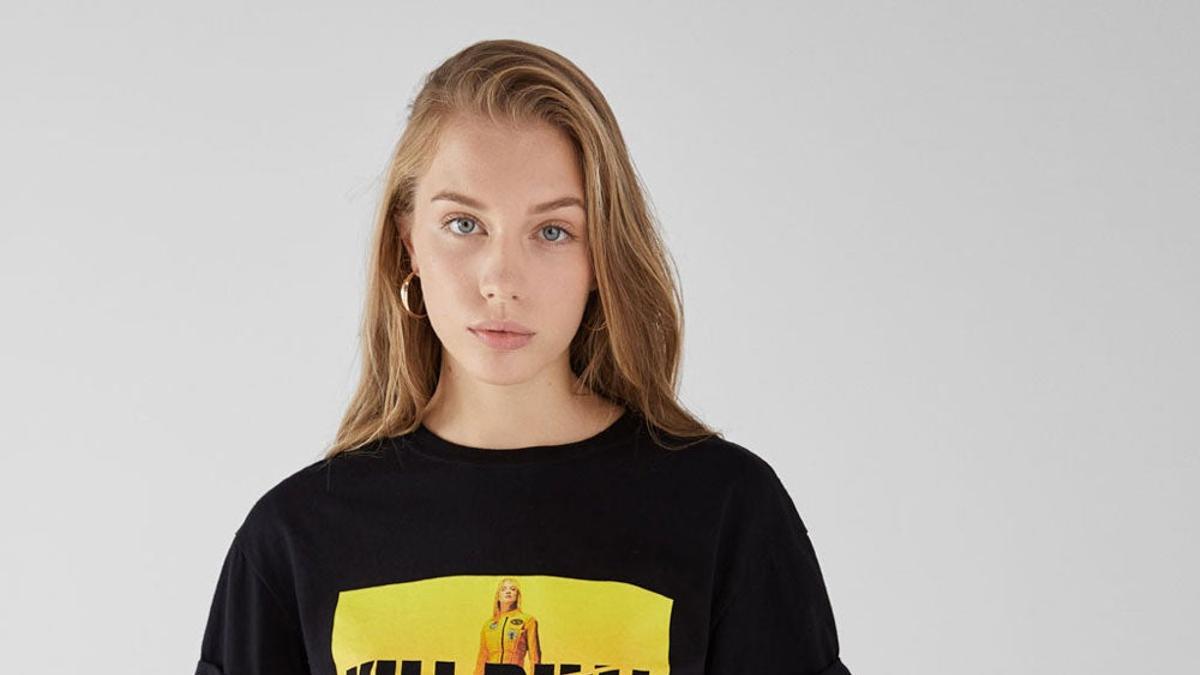 Modelo de Bershka con camiseta de Kill Bill