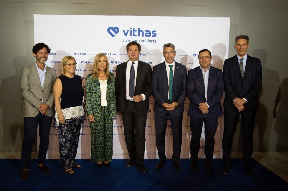 Francisco José Martín, Ana Mula, Mercedes Mengíbar, Jorge Gallardo, Víctor Navas, Pedro Rico y José Antonio Ródenas, en el acto de inauguración del proyecto de ampliación del hospital Vithas Xanit.