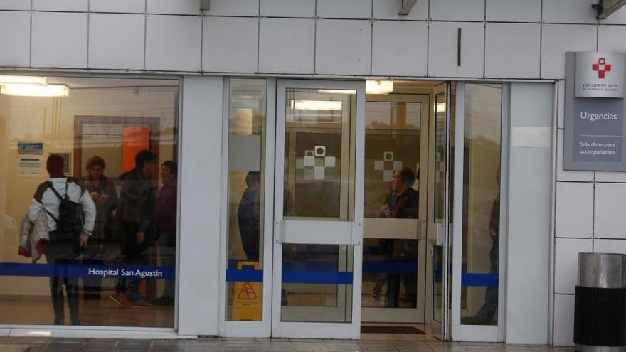 La puerta de acceso al área de Urgencias del hospital San Agustín