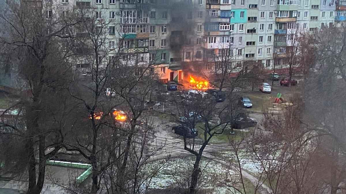 Edificio incendiado en Mariúpol.