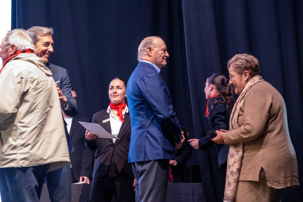 Sentido homenaje a los abonados del Mallorca con más de medio siglo de fidelidad.