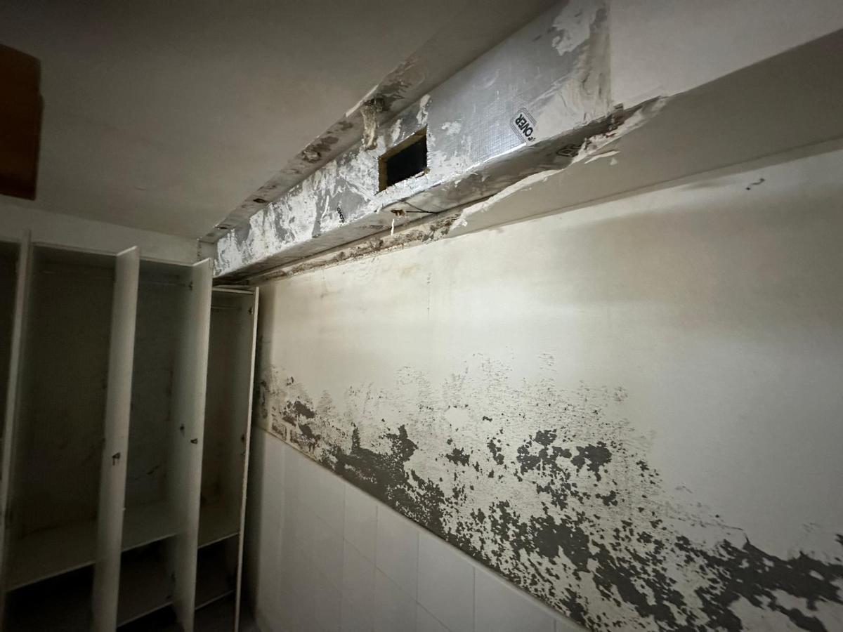 La actuación incluyó la eliminación de humedades en varias partes del inmueble.