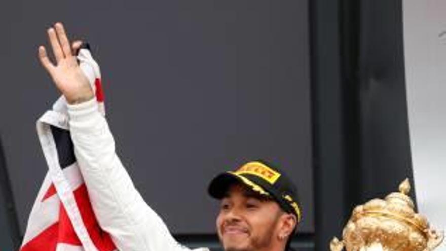Lewis Hamilton mantiene su idilio en Silverstone.