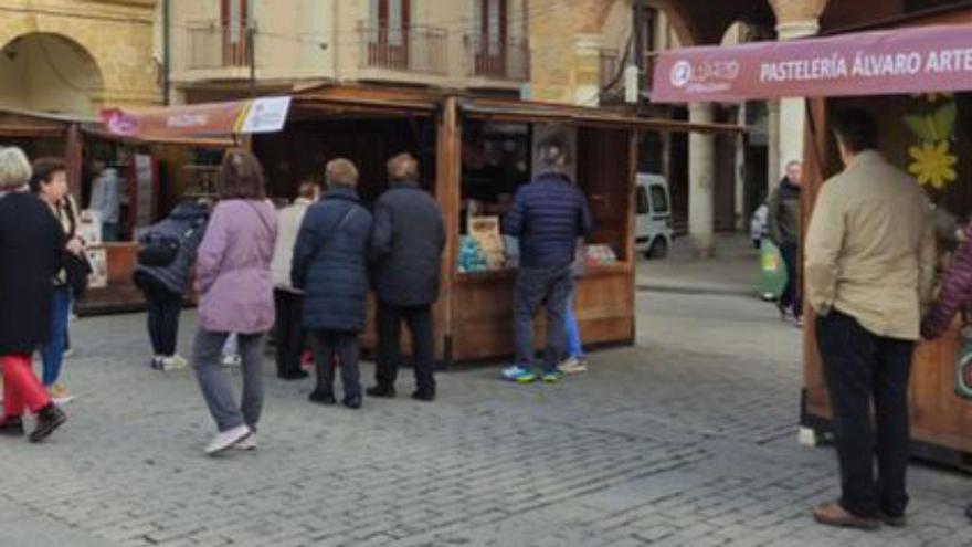 La Feria se celebra en Plaza Mayor de Benavente. | E. P.