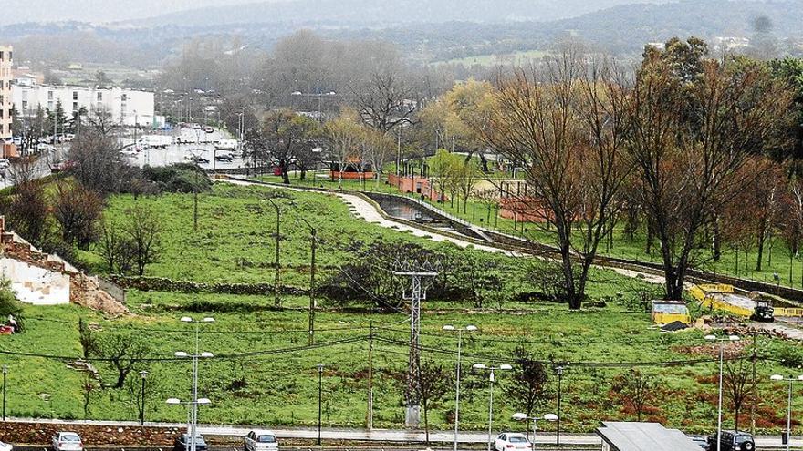 El alcalde de Plasencia achaca la deuda con los proveedores al pago de las huertas