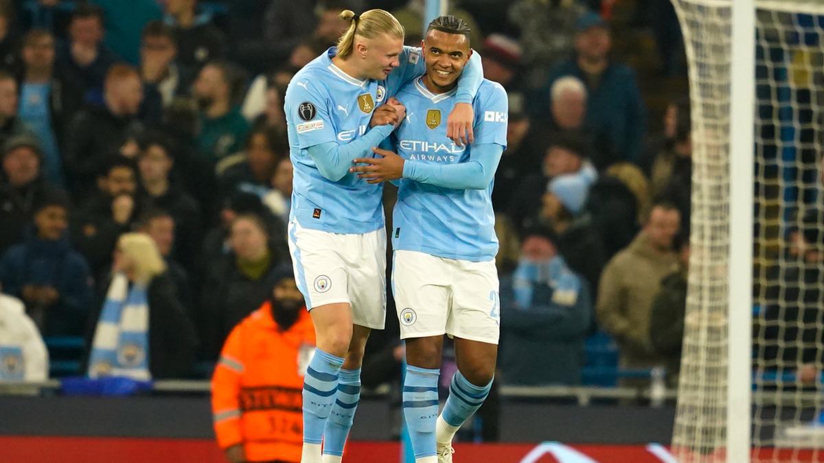 Haaland y Akanji celebrando su gol en Champions League