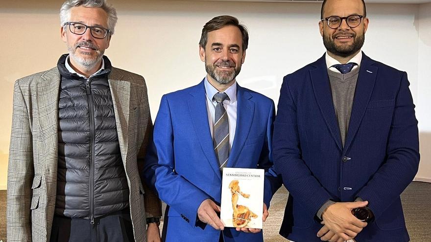 El médico del hospital Quirónsalud Córdoba Manuel Romero aborda en un libro el Síndrome de Sensibilidad Central