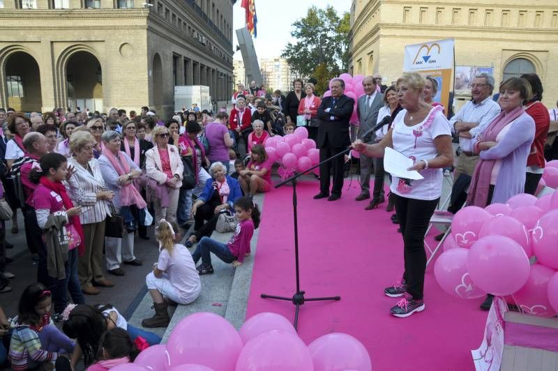 Fotogalería: La plaza del Pilar se tiñe de rosa contra el cáncer de mama