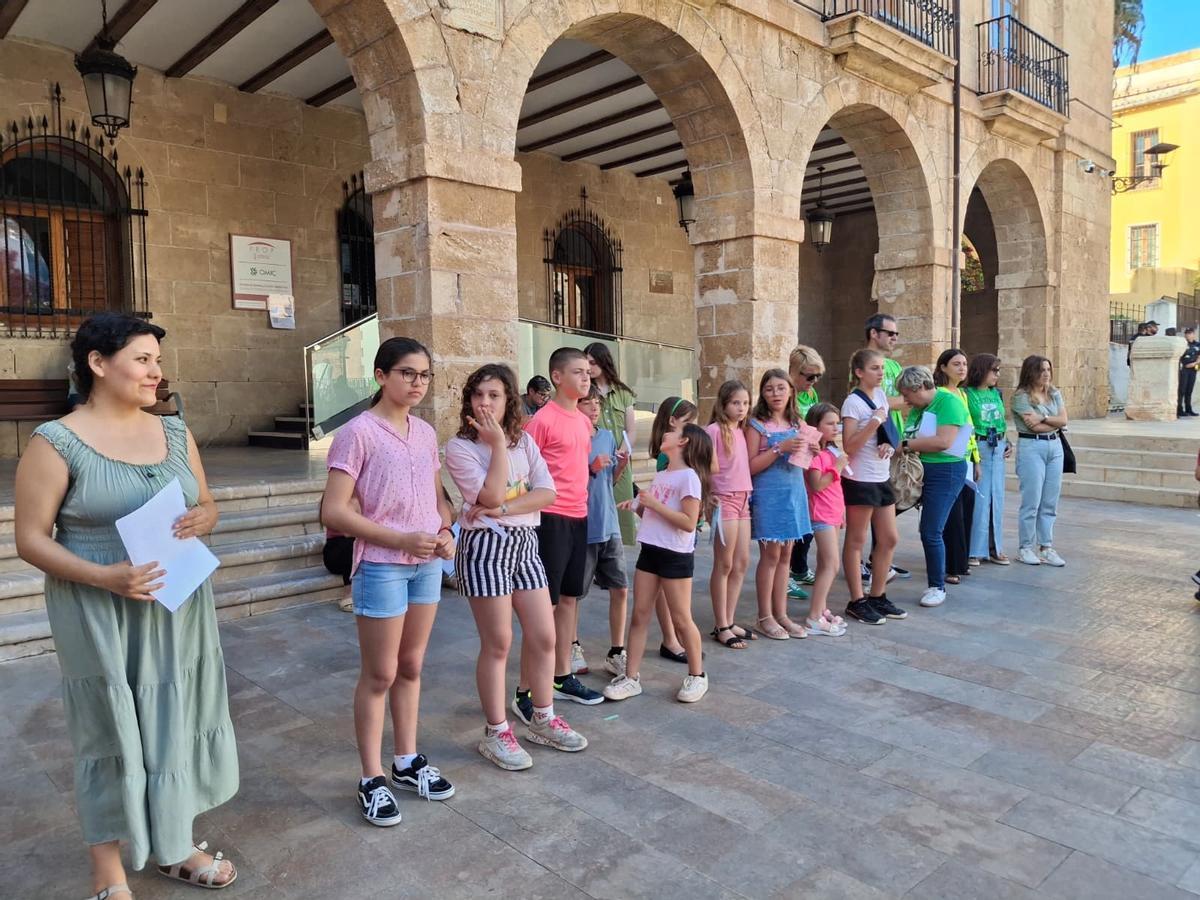 Los alumnos han agradecido a los maestros su labor