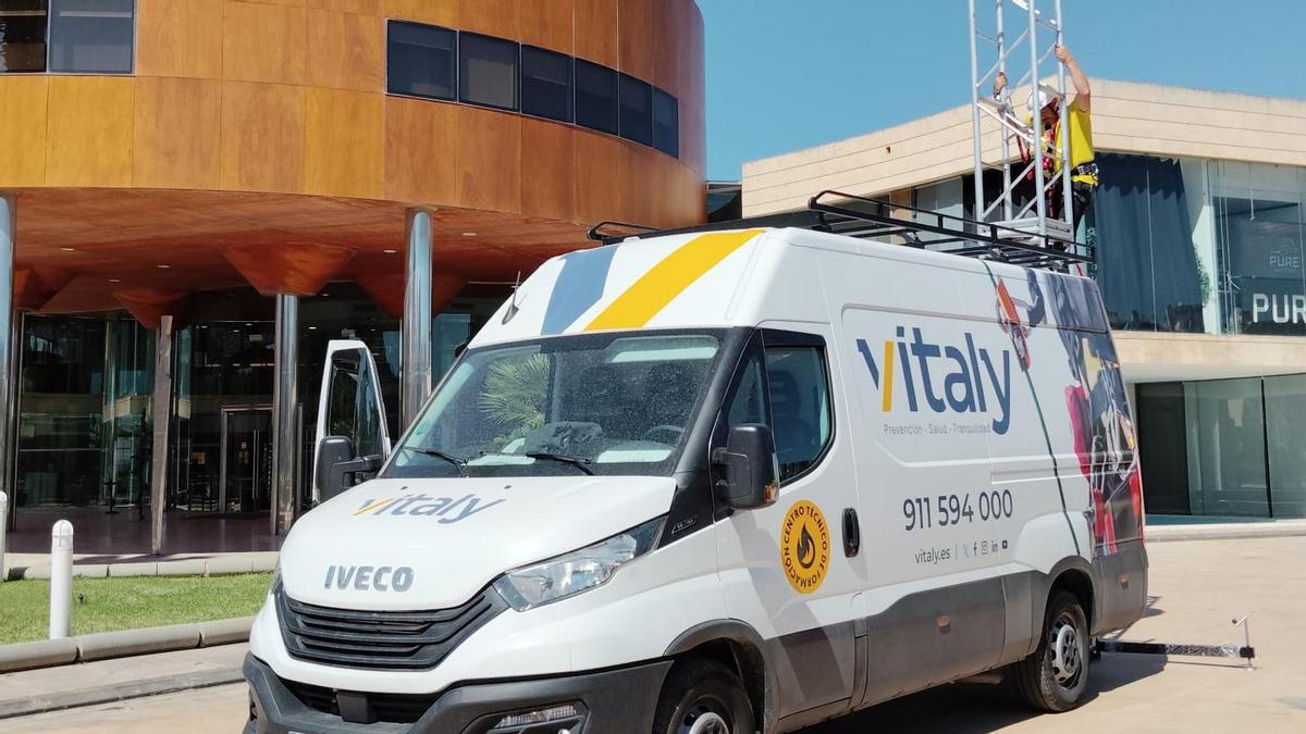 La unidad móvil de Vitaly en las instalaciones de Diario de Ibiza.