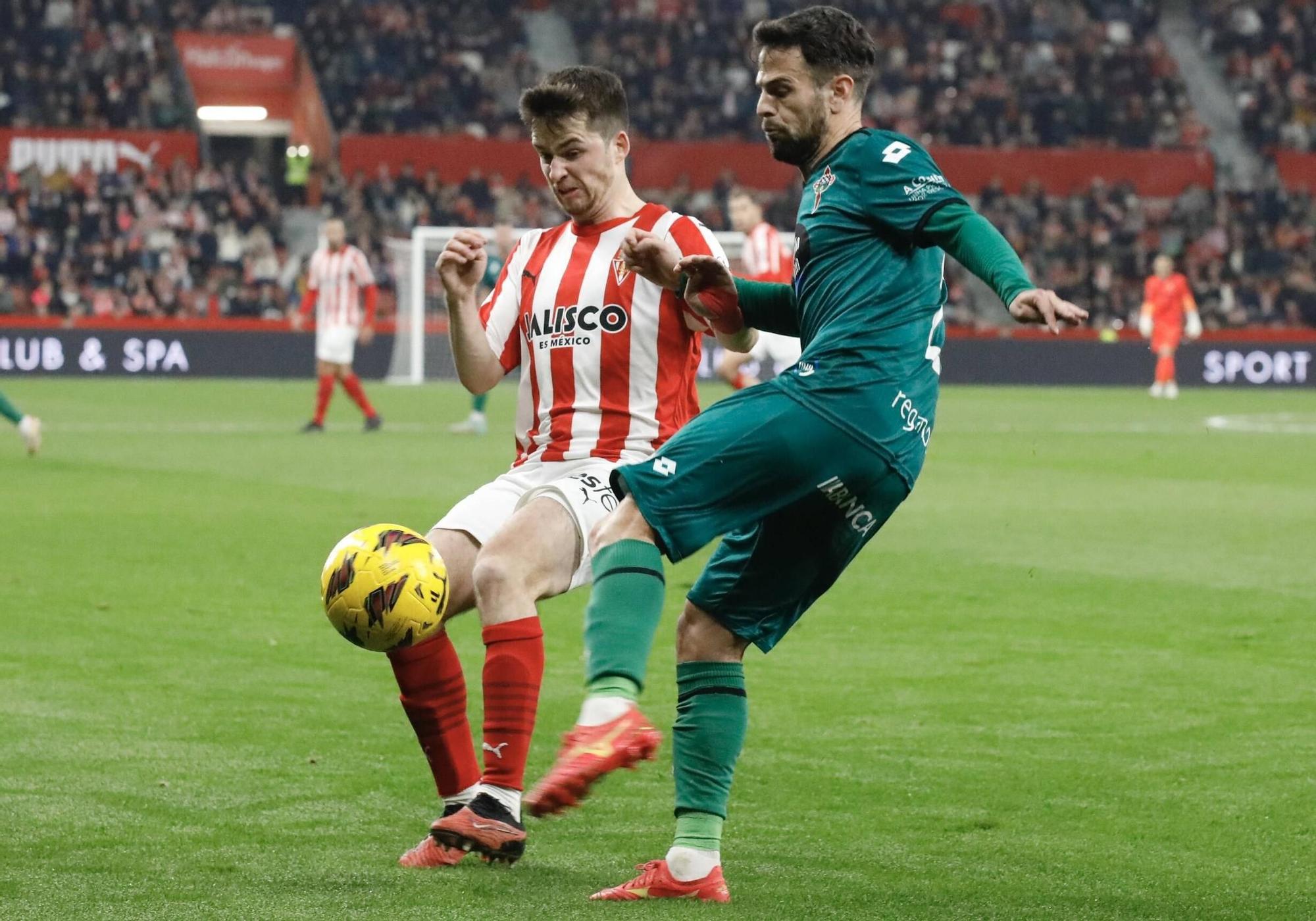 Así fue el partido entre el Sporting y el Racing de Ferrol