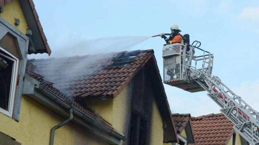 Mueren siete niños y una mujer al arder una casa en Alemania