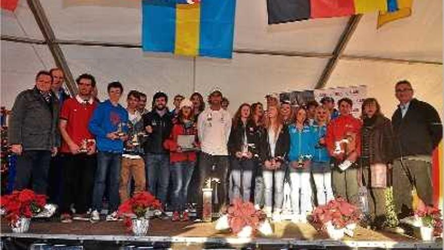 Foto de família de tots els vencedors de la 38a edició de la regata de la Costa Brava.