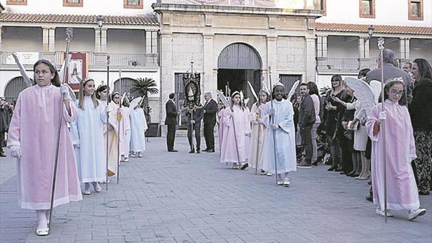 Hasta 16 mujeres engrandecen la singular fiesta de les Camareres