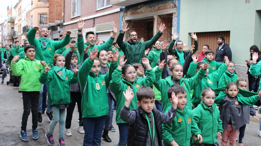 Los falleros de Alzira sacan sus mejores pasos en el concurso de pasodobles