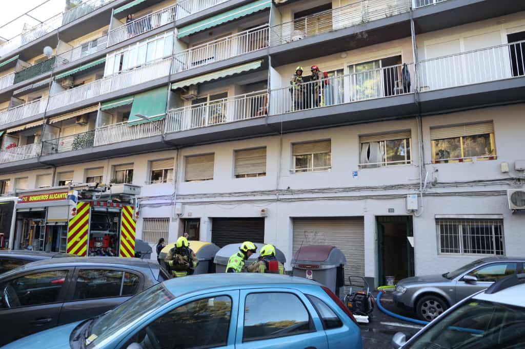 Incendio en una vivienda del barrio de San Blas en Alicante