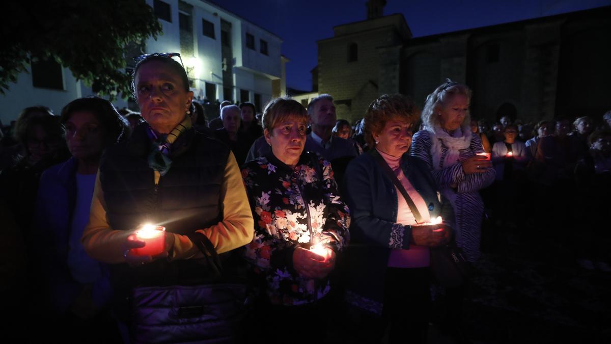 Minuto de silencio celebrado en Valencia de Alcántara tras el asesinato de Imane.