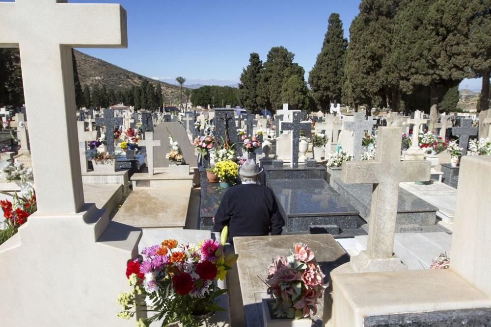 Día de Todos Los Santos en el cementerio de Los Remedios (Cartagena)