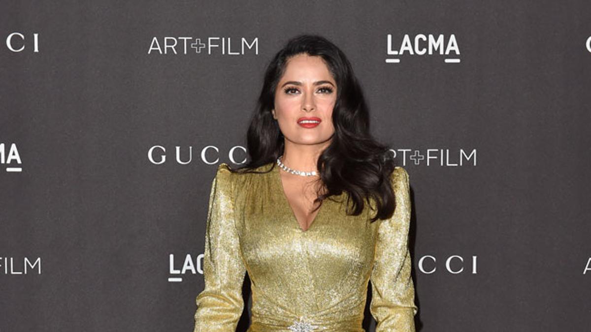 Salma Hayek brilla con un estilismo en color oro de Gucci