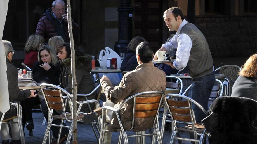 Asturias es la región donde menos crecen los servicios