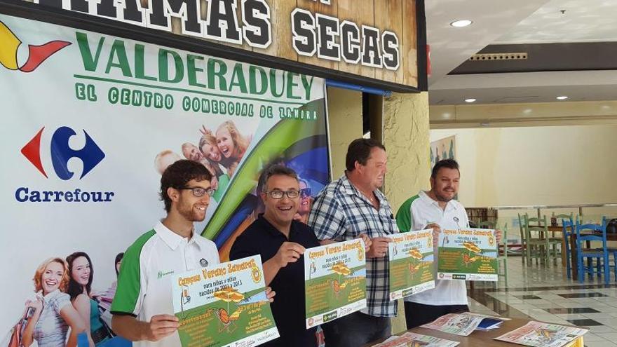 Participantes en el acto de presentación del Campus de Verano Zamarat.