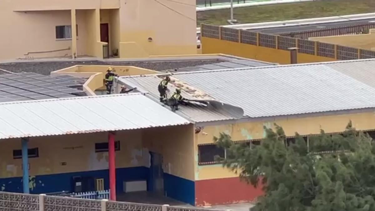 Fuerte viento levanta techo del CEIP La Garita