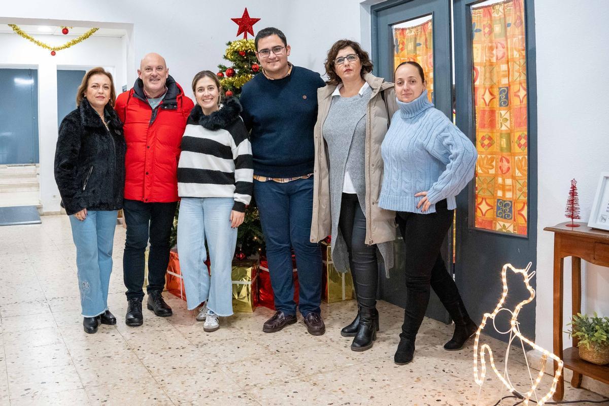 Los vecinos se van de comida de Navidad.