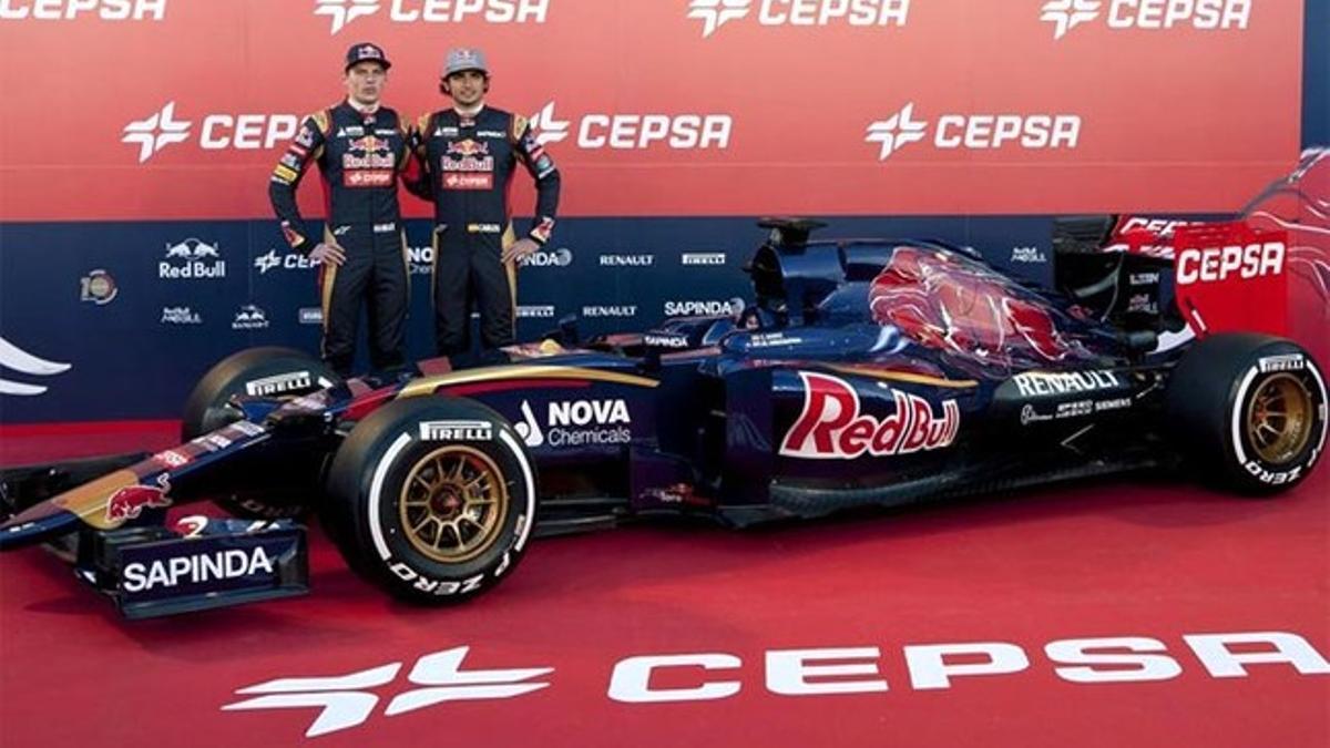 Max Verstappen y Carlos Sainz, durante la presentación del nuevo coche de Toro Rosso